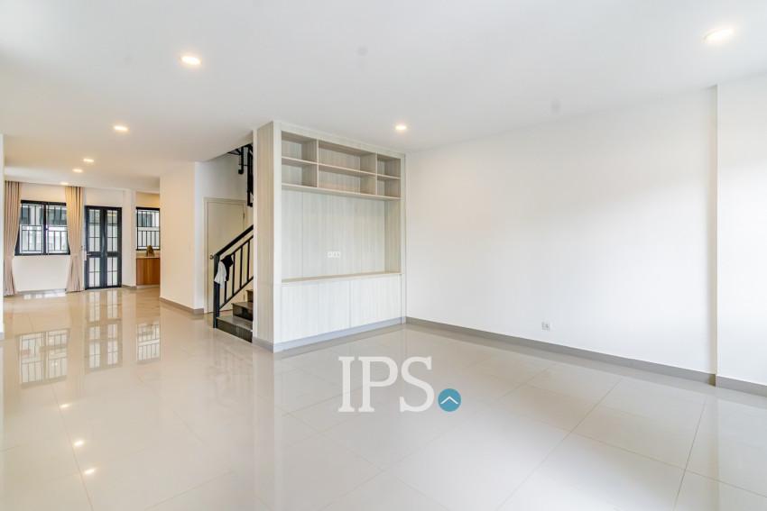 4 Bedroom Link Villa For Rent - Chak Angrae Kraom, Phnom Penh