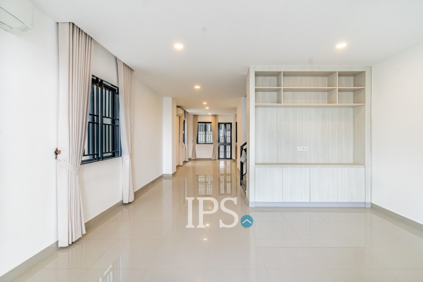 4 Bedroom Link Villa For Rent - Chak Angrae Kraom, Phnom Penh