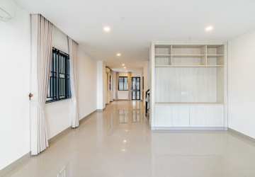 4 Bedroom Link Villa For Rent - Chak Angrae Kraom, Phnom Penh thumbnail
