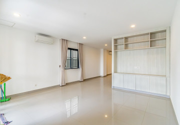4 Bedroom Link Villa For Rent - Chak Angrae Kraom, Phnom Penh thumbnail