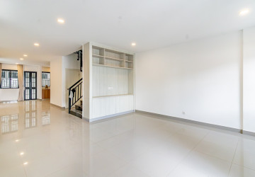 4 Bedroom Link Villa For Rent - Chak Angrae Kraom, Phnom Penh thumbnail