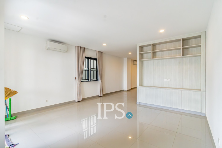 4 Bedroom Link Villa For Rent - Chak Angrae Kraom, Phnom Penh