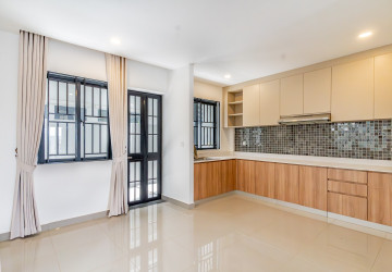 4 Bedroom Link Villa For Rent - Chak Angrae Kraom, Phnom Penh thumbnail