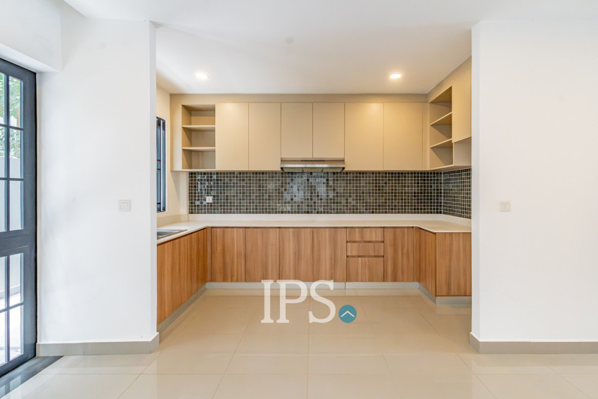 4 Bedroom Link Villa For Rent - Chak Angrae Kraom, Phnom Penh