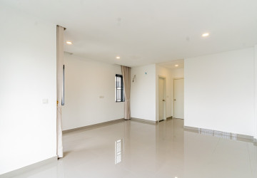 4 Bedroom Link Villa For Rent - Chak Angrae Kraom, Phnom Penh thumbnail