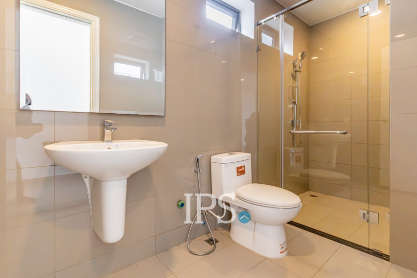 4 Bedroom Link Villa For Rent - Chak Angrae Kraom, Phnom Penh