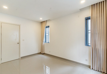 4 Bedroom Link Villa For Rent - Chak Angrae Kraom, Phnom Penh thumbnail