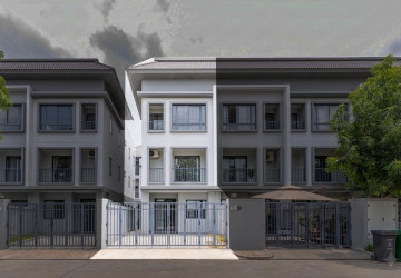 4 Bedroom Link Villa For Rent - Chak Angrae Kraom, Phnom Penh thumbnail