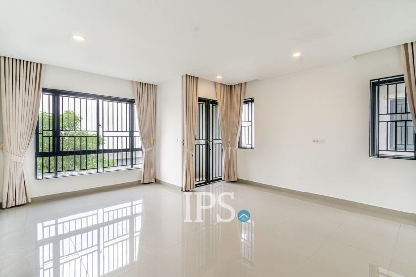4 Bedroom Link Villa For Rent - Chak Angrae Kraom, Phnom Penh