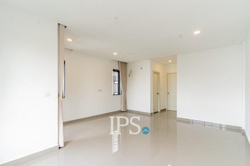 4 Bedroom Link Villa For Rent - Chak Angrae Kraom, Phnom Penh