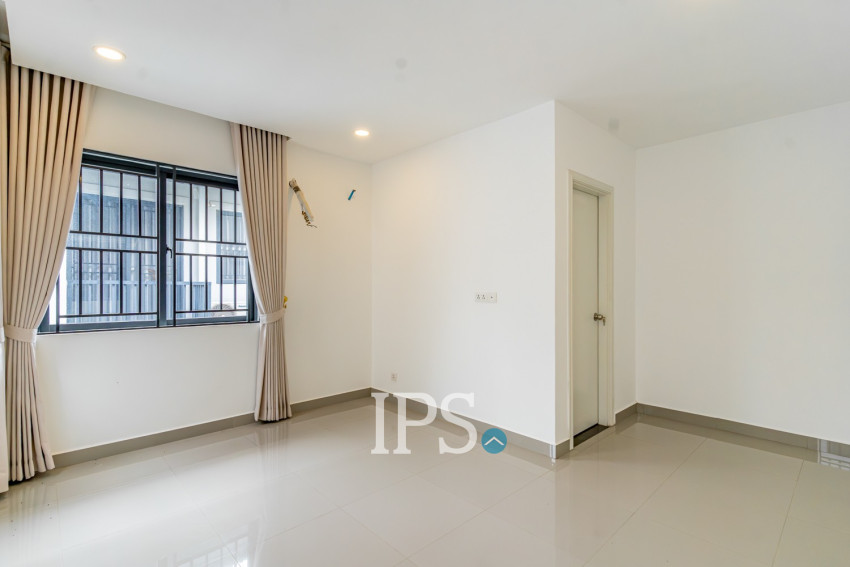 4 Bedroom Link Villa For Rent - Chak Angrae Kraom, Phnom Penh