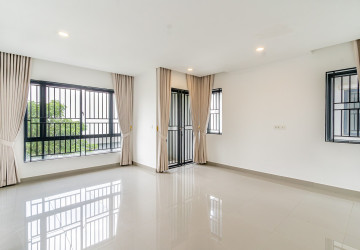 4 Bedroom Link Villa For Rent - Chak Angrae Kraom, Phnom Penh thumbnail
