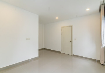 4 Bedroom Link Villa For Rent - Chak Angrae Kraom, Phnom Penh thumbnail