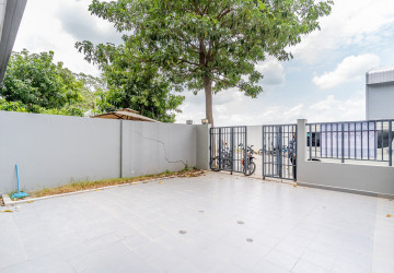4 Bedroom Link Villa For Rent - Chak Angrae Kraom, Phnom Penh thumbnail