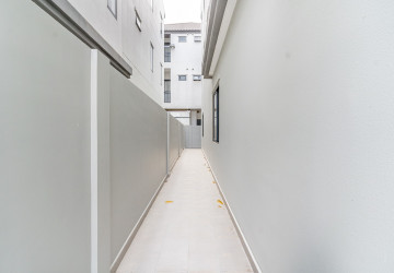 4 Bedroom Link Villa For Rent - Chak Angrae Kraom, Phnom Penh thumbnail