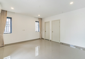 4 Bedroom Link Villa For Rent - Chak Angrae Kraom, Phnom Penh thumbnail