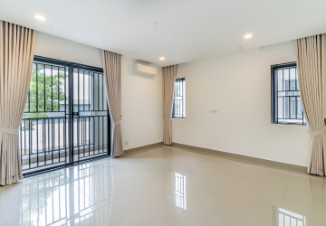 4 Bedroom Link Villa For Rent - Chak Angrae Kraom, Phnom Penh thumbnail