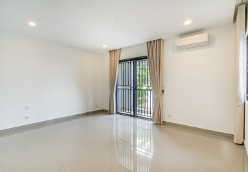 4 Bedroom Link Villa For Rent - Chak Angrae Kraom, Phnom Penh thumbnail