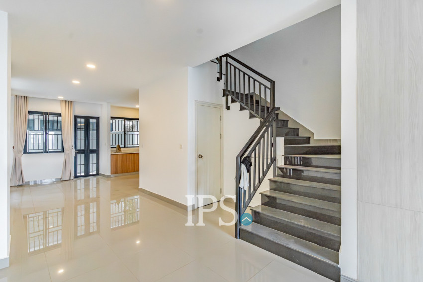 4 Bedroom Link Villa For Rent - Chak Angrae Kraom, Phnom Penh