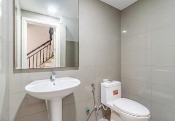 4 Bedroom Link Villa For Rent - Chak Angrae Kraom, Phnom Penh thumbnail
