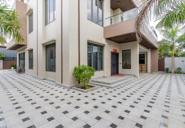 5 Bedroom Villa For Rent - Sen Sok, Phnom Penh thumbnail