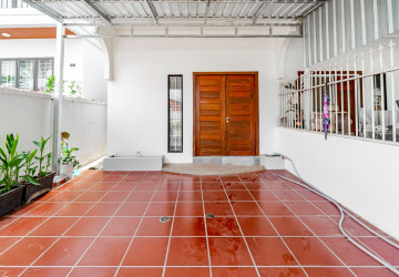 2 Bedroom Flat For Rent - Kouk Chak, Siem Reap thumbnail