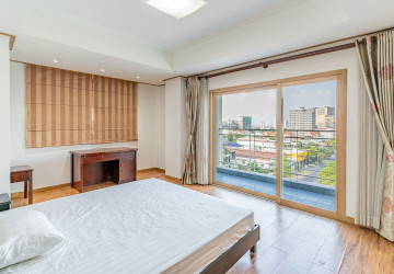 9th Floor 3 Bedroom Condo For Sale - De Castle Noblesse, Beoung Kak 1, Phnom Penh thumbnail