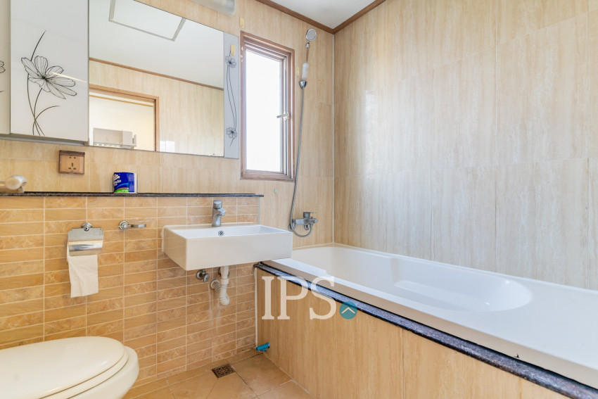 9th Floor 3 Bedroom Condo For Sale - De Castle Noblesse, Beoung Kak 1, Phnom Penh