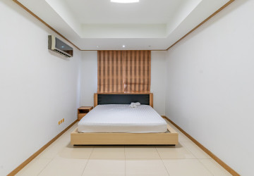 9th Floor 3 Bedroom Condo For Sale - De Castle Noblesse, Beoung Kak 1, Phnom Penh thumbnail