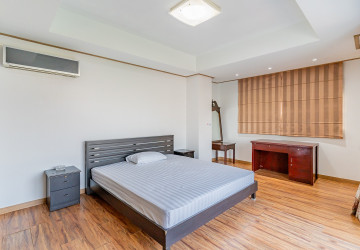 9th Floor 3 Bedroom Condo For Sale - De Castle Noblesse, Beoung Kak 1, Phnom Penh thumbnail