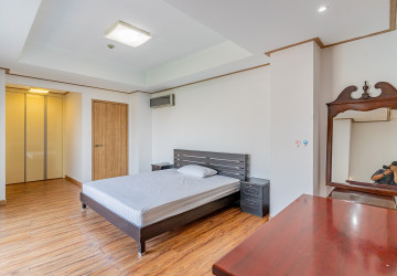 9th Floor 3 Bedroom Condo For Sale - De Castle Noblesse, Beoung Kak 1, Phnom Penh thumbnail