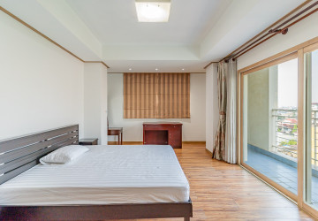 9th Floor 3 Bedroom Condo For Sale - De Castle Noblesse, Beoung Kak 1, Phnom Penh thumbnail