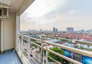 9th Floor 3 Bedroom Condo For Sale - De Castle Noblesse, Beoung Kak 1, Phnom Penh thumbnail