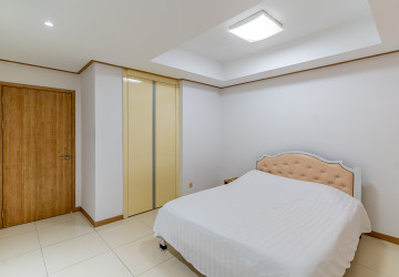 9th Floor 3 Bedroom Condo For Sale - De Castle Noblesse, Beoung Kak 1, Phnom Penh thumbnail