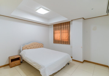 9th Floor 3 Bedroom Condo For Sale - De Castle Noblesse, Beoung Kak 1, Phnom Penh thumbnail