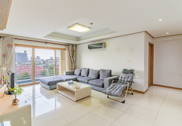 9th Floor 3 Bedroom Condo For Sale - De Castle Noblesse, Beoung Kak 1, Phnom Penh thumbnail