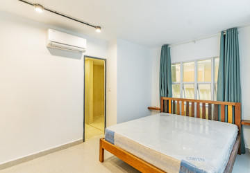 3 Bedroom Townhouse For Rent - Chaktomuk, Phnom Penh thumbnail
