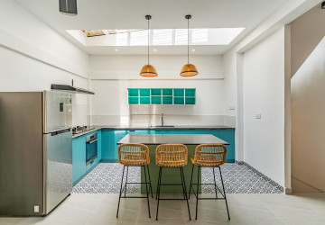 3 Bedroom Townhouse For Rent - Chaktomuk, Phnom Penh thumbnail