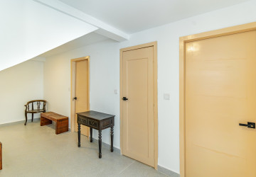 3 Bedroom Townhouse For Rent - Chaktomuk, Phnom Penh thumbnail