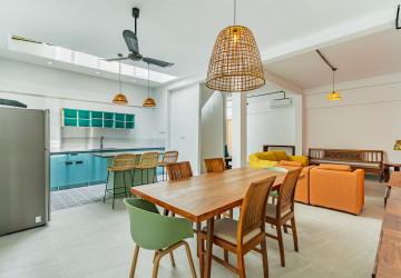 3 Bedroom Townhouse For Rent - Chaktomuk, Phnom Penh thumbnail