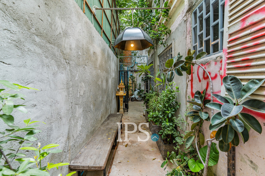 3 Bedroom Townhouse For Rent - Chaktomuk, Phnom Penh