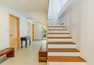 3 Bedroom Townhouse For Rent - Chaktomuk, Phnom Penh thumbnail