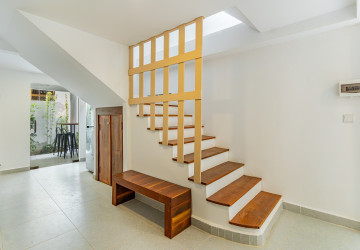 3 Bedroom Townhouse For Rent - Chaktomuk, Phnom Penh thumbnail