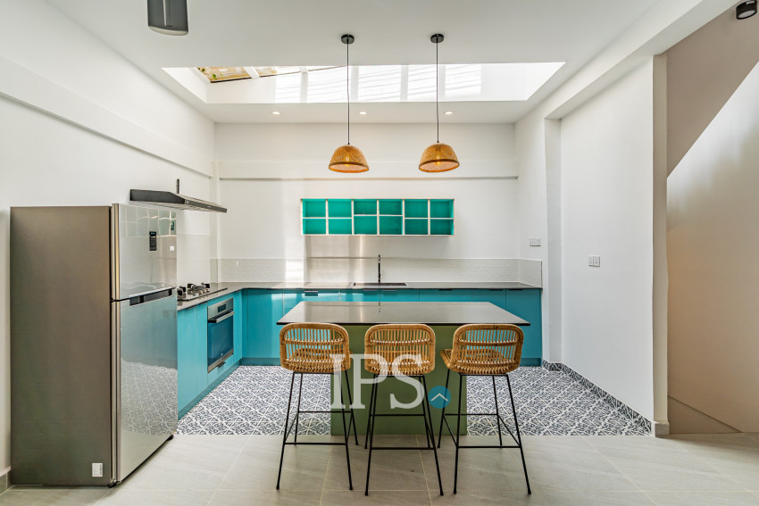 3 Bedroom Townhouse For Rent - Chaktomuk, Phnom Penh