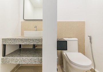 3 Bedroom Townhouse For Rent - Chaktomuk, Phnom Penh thumbnail