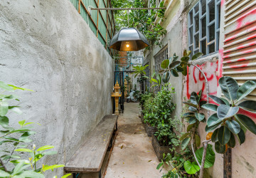 3 Bedroom Townhouse For Rent - Chaktomuk, Phnom Penh thumbnail