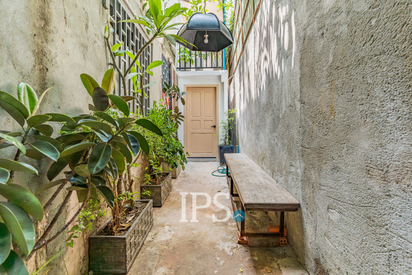 3 Bedroom Townhouse For Rent - Chaktomuk, Phnom Penh
