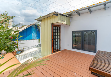 3 Bedroom Townhouse For Rent - Chaktomuk, Phnom Penh thumbnail