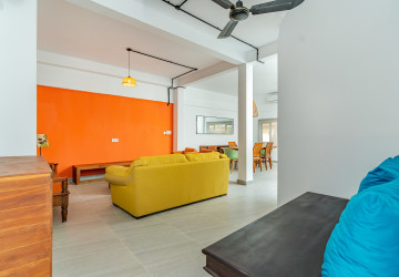 3 Bedroom Townhouse For Rent - Chaktomuk, Phnom Penh thumbnail