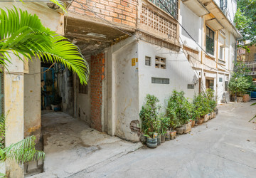 3 Bedroom Townhouse For Rent - Chaktomuk, Phnom Penh thumbnail